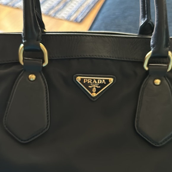💯Authentic Prada Tote - Picture 1 of 17